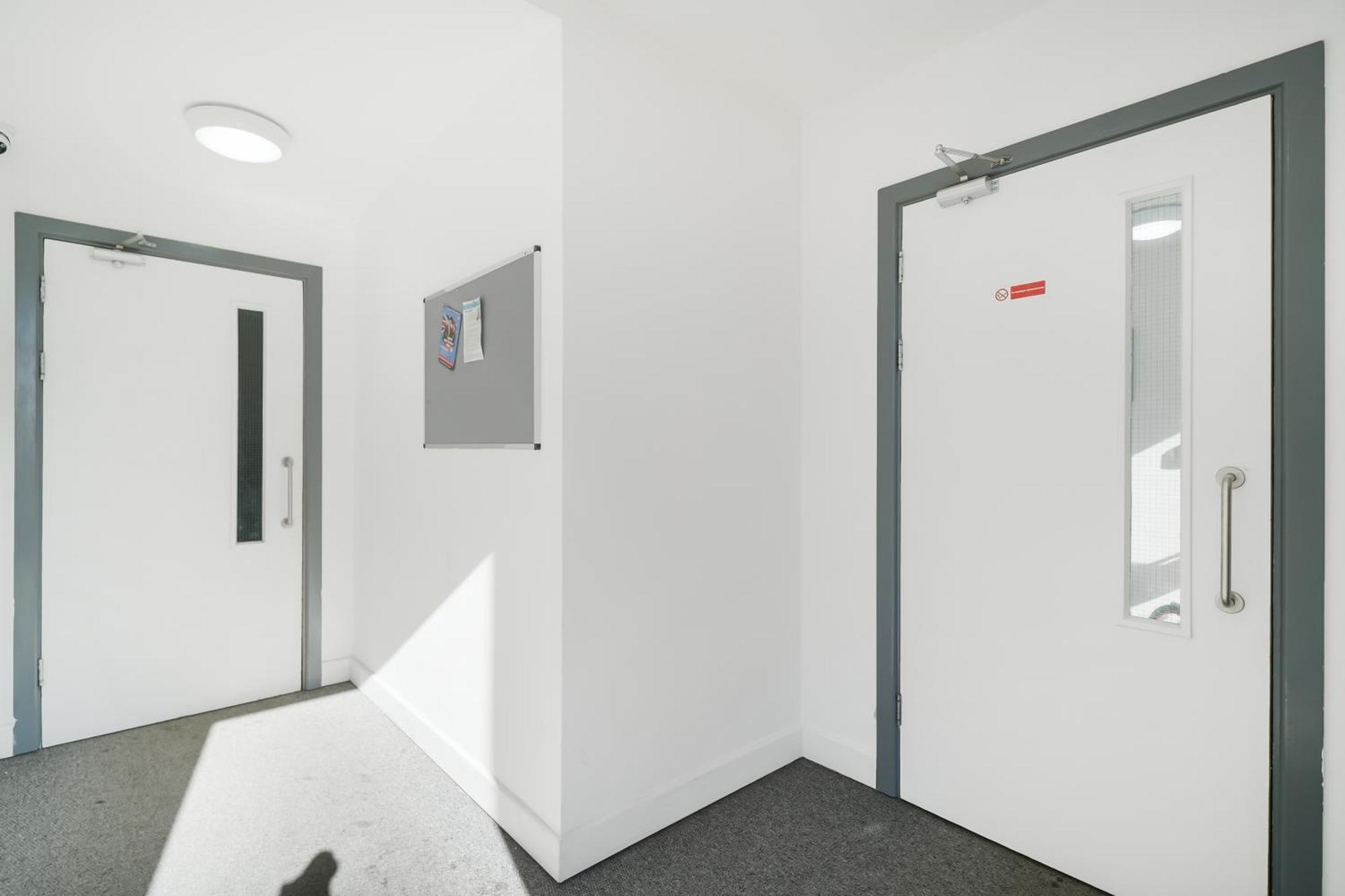 One And Two Bed Apartments Slough Near Heathrow Colnbrook Exterior foto