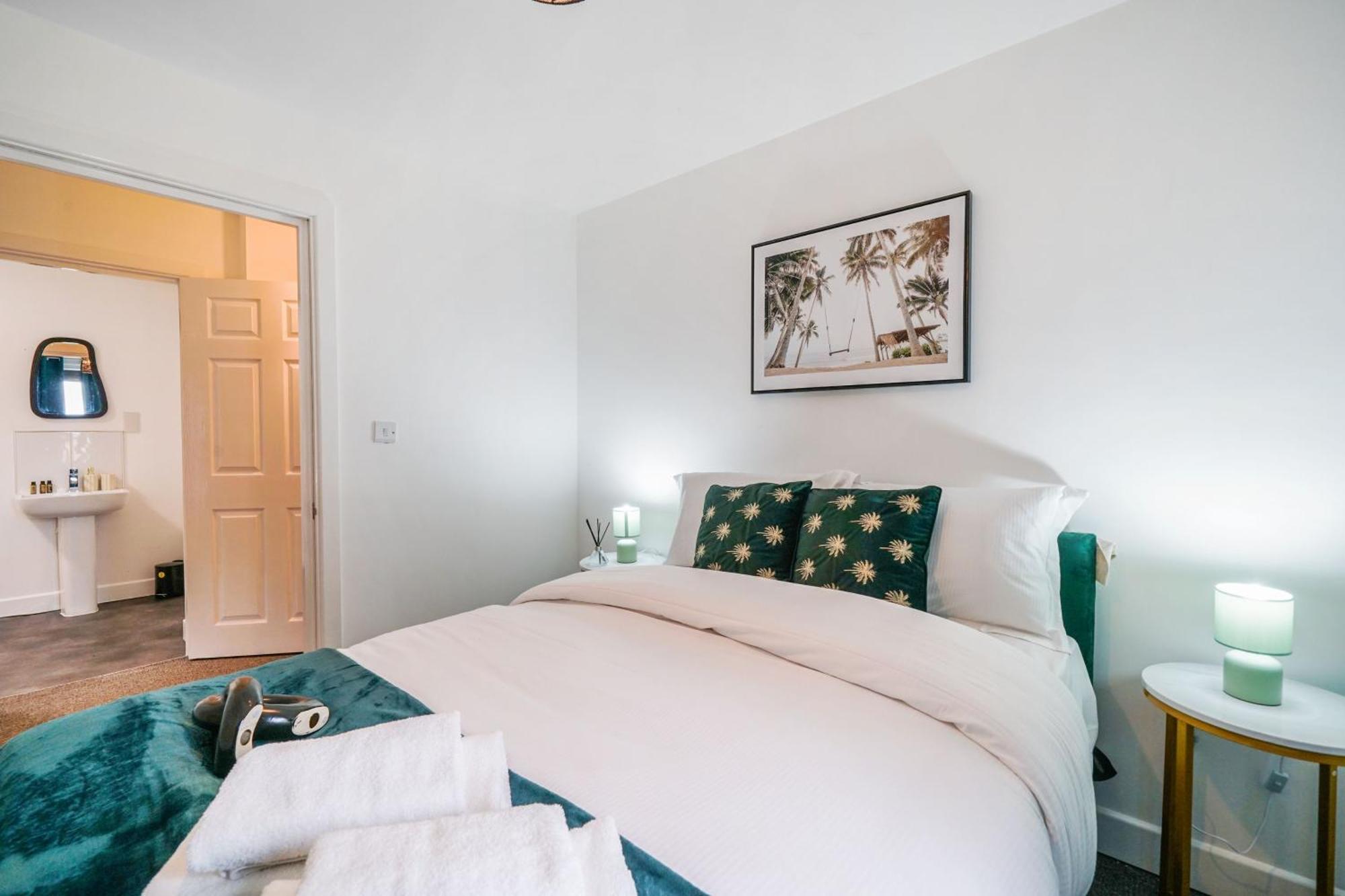 One And Two Bed Apartments Slough Near Heathrow Colnbrook Exterior foto