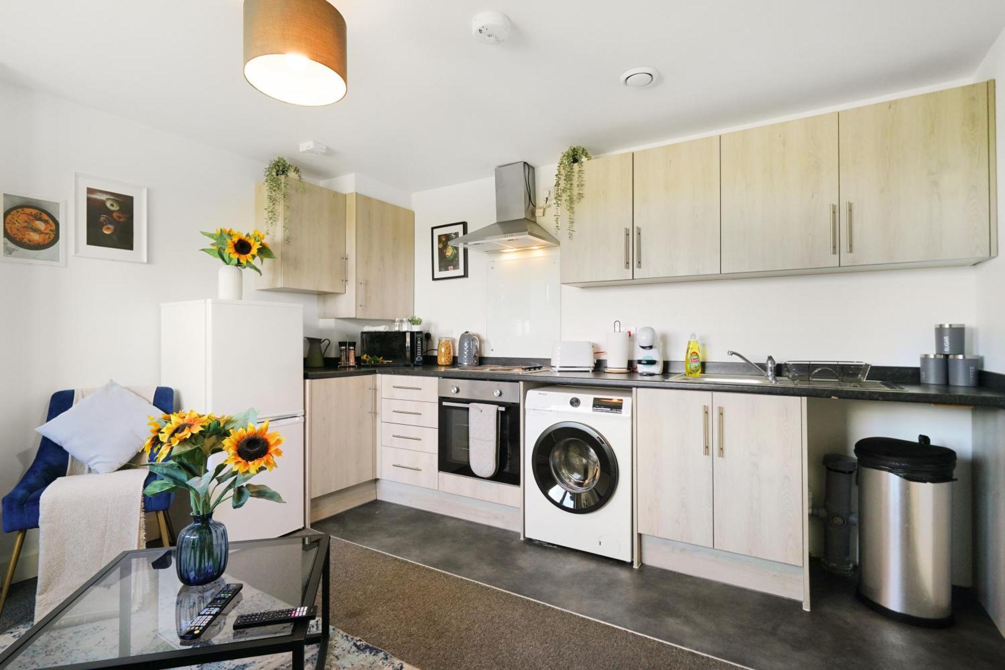 One And Two Bed Apartments Slough Near Heathrow Colnbrook Exterior foto